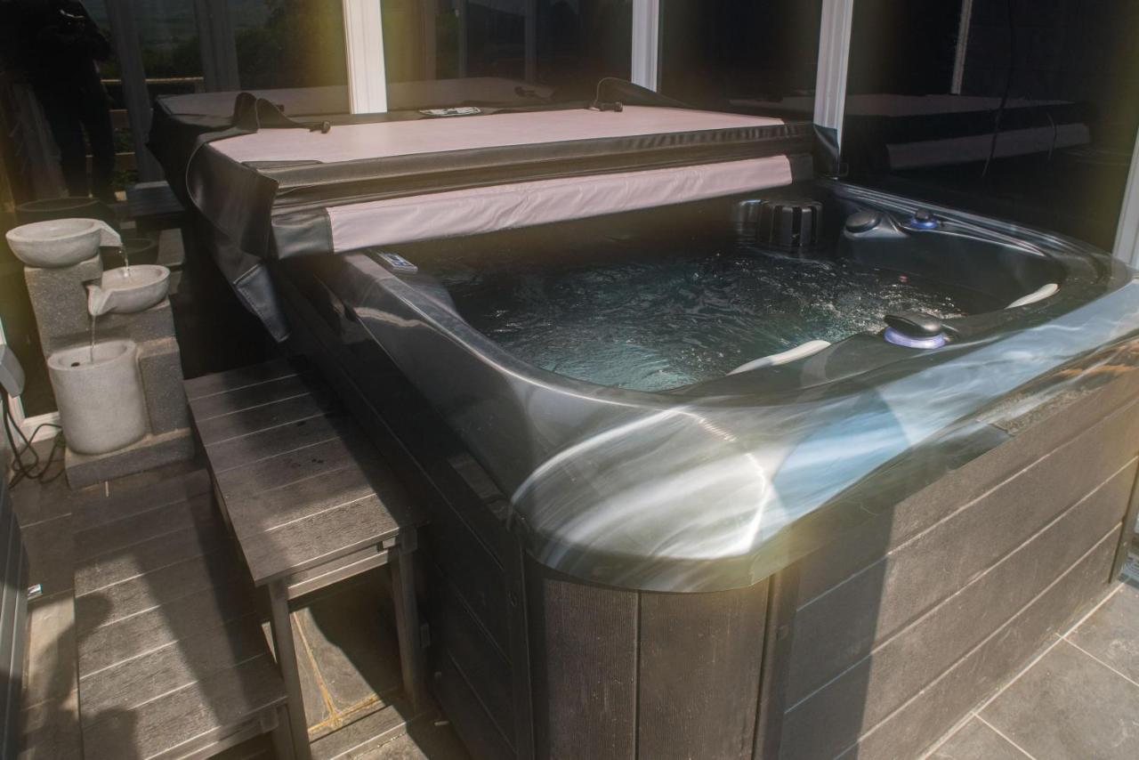 Luxury Super Central Cottage With A Hot Tub/ Gym Portree Exteriör bild